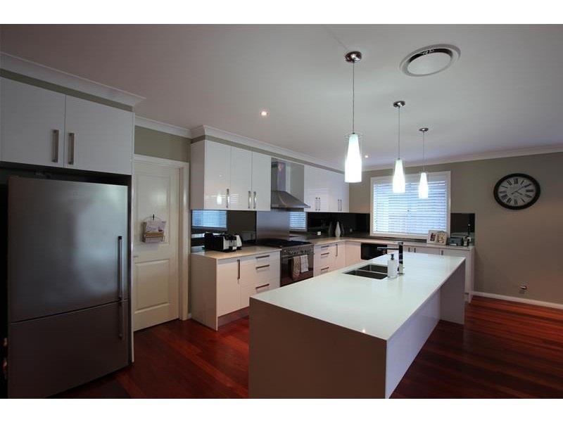 27 Holland Drive, Spring Farm NSW 2570