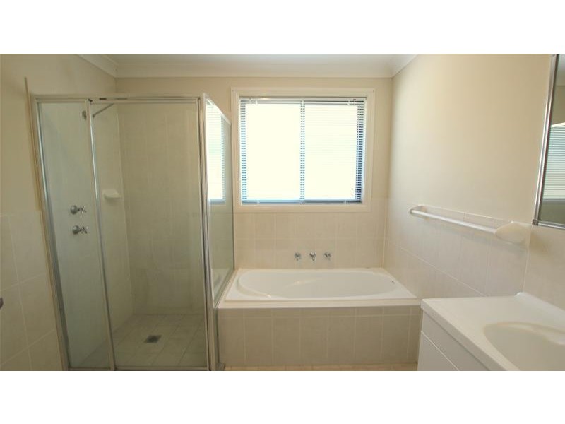 6 Skelton Street, Oran Park NSW 2570