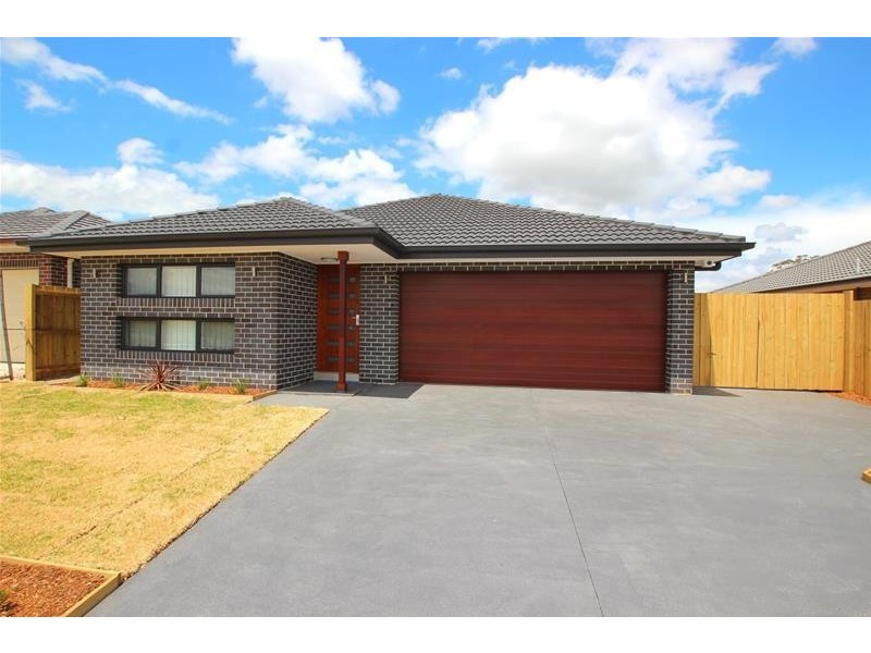 6 Plymouth Boulevard, Spring Farm NSW 2570