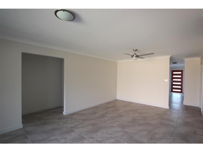 6 Plymouth Boulevard, Spring Farm NSW 2570