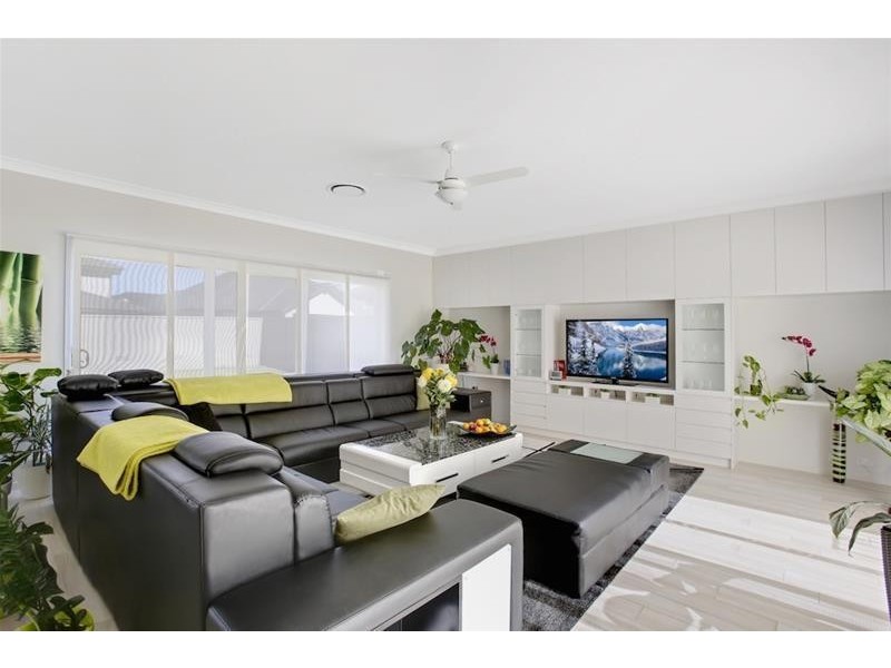 60 Cameron Circuit, Harrington Park NSW 2567