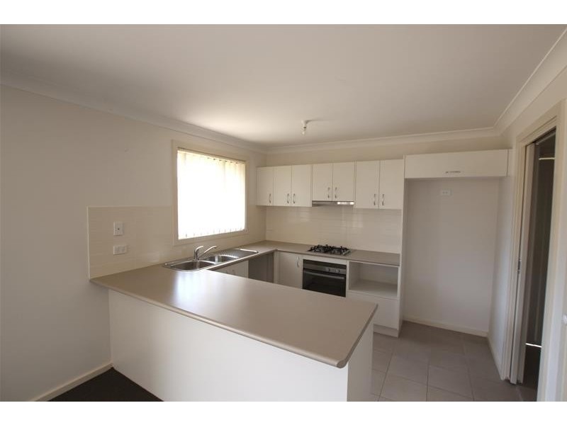 8 Langshan Street, Spring Farm NSW 2570