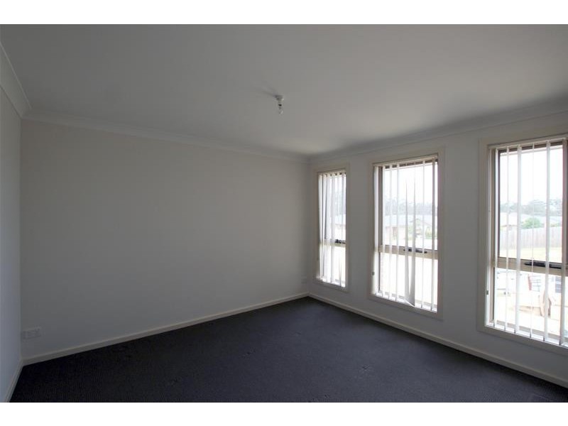 8 Langshan Street, Spring Farm NSW 2570