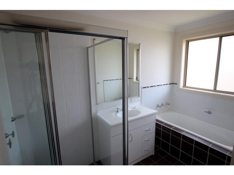 8 Langshan Street, Spring Farm NSW 2570