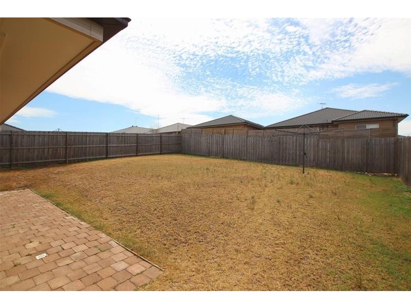 8 Langshan Street, Spring Farm NSW 2570