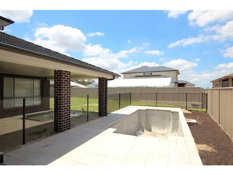 8 Ellen Ridge, Harrington Park NSW 2567