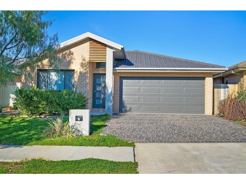 6 Skelton Street, Oran Park NSW 2570