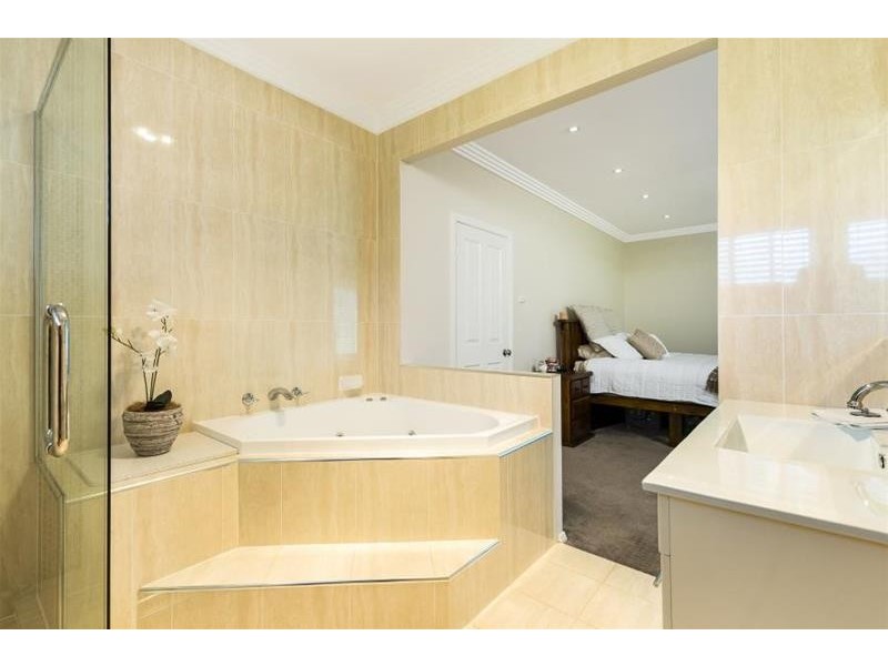 27 Harben Vale Circuit, Grasmere NSW 2570