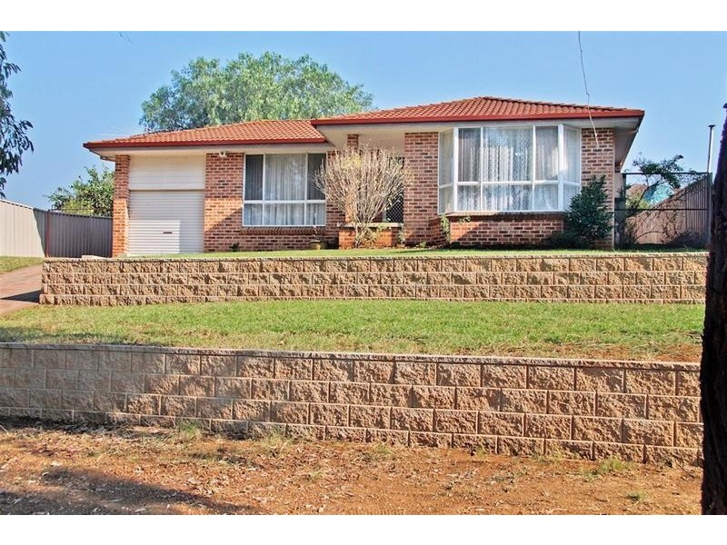 3 Smith Place, Mount Annan NSW 2567