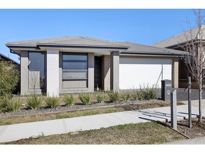 13 Rixon Street, Oran Park NSW 2570