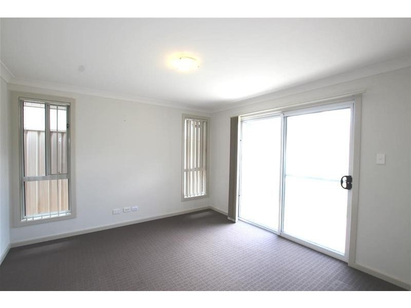 33 Bond Street, Oran Park NSW 2570