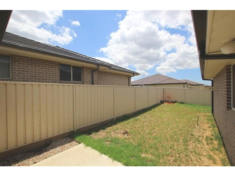 33 Bond Street, Oran Park NSW 2570