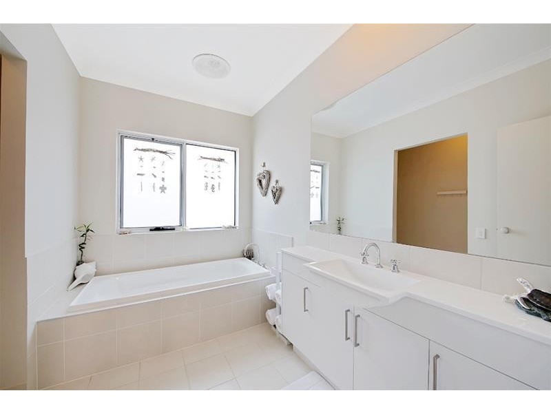 60 Cameron Circuit, Harrington Park NSW 2567