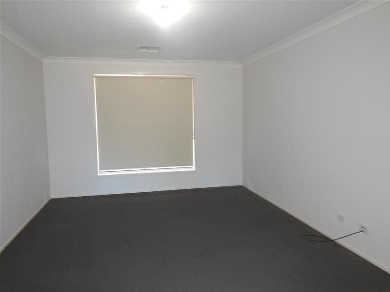 2 Lombardi Circuit, Oran Park NSW 2570