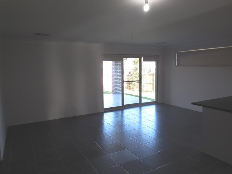 2 Lombardi Circuit, Oran Park NSW 2570