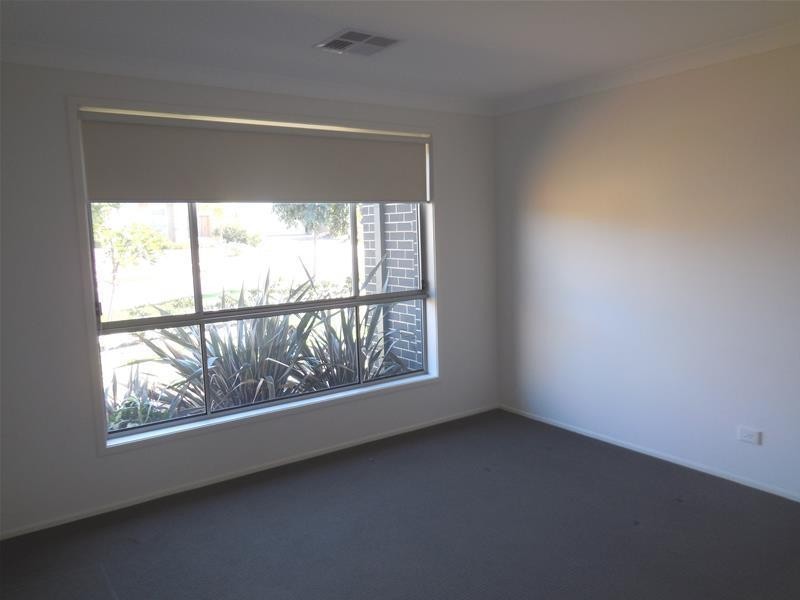 2 Lombardi Circuit, Oran Park NSW 2570