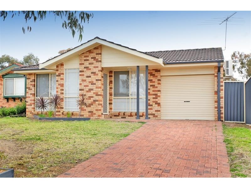 22 Elliot Place, St Helens Park NSW 2560