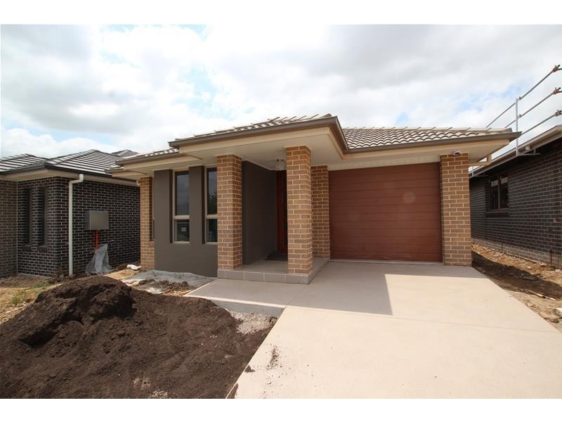 27 Garton Road, Spring Farm NSW 2570