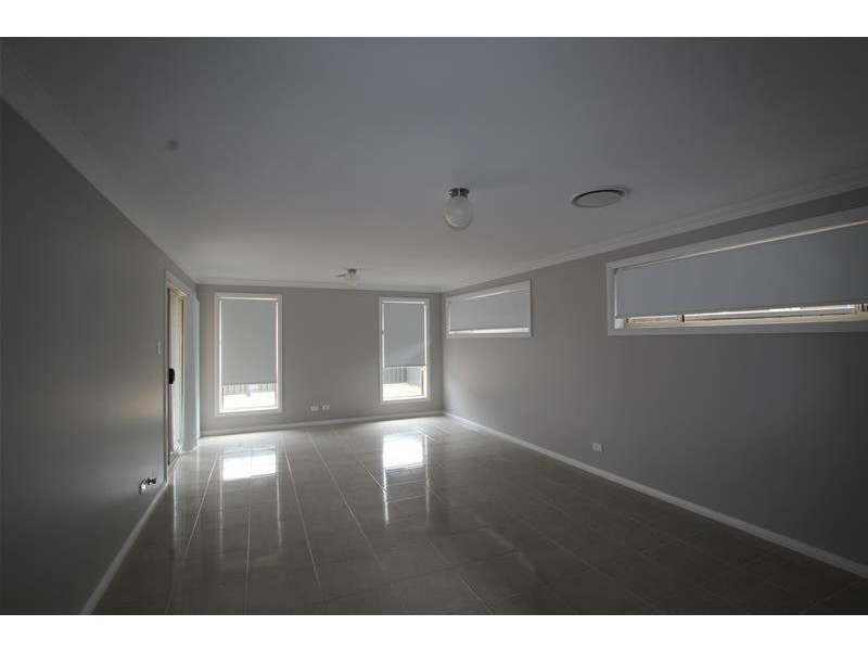 27 Garton Road, Spring Farm NSW 2570