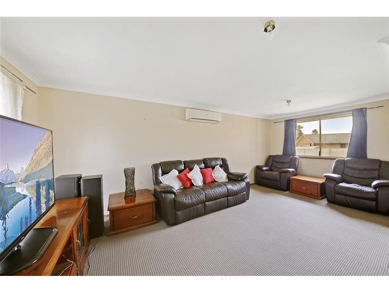 7 Francisco Crescent, Rosemeadow NSW 2560