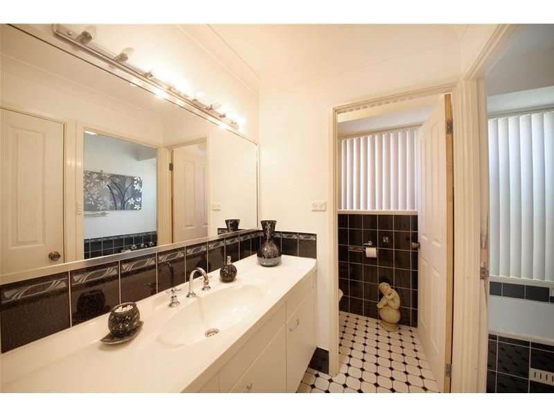 18 Pacific Palms Circuit, Hoxton Park NSW 2171