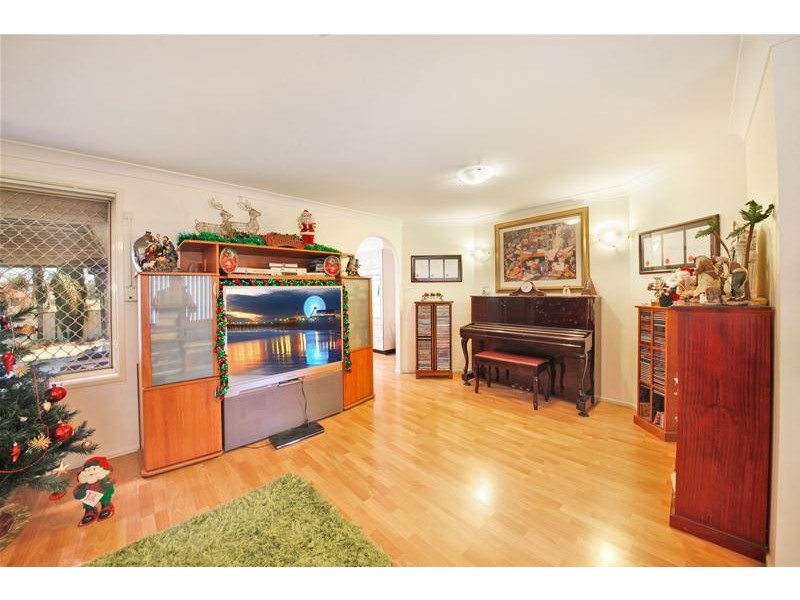 18 Pacific Palms Circuit, Hoxton Park NSW 2171