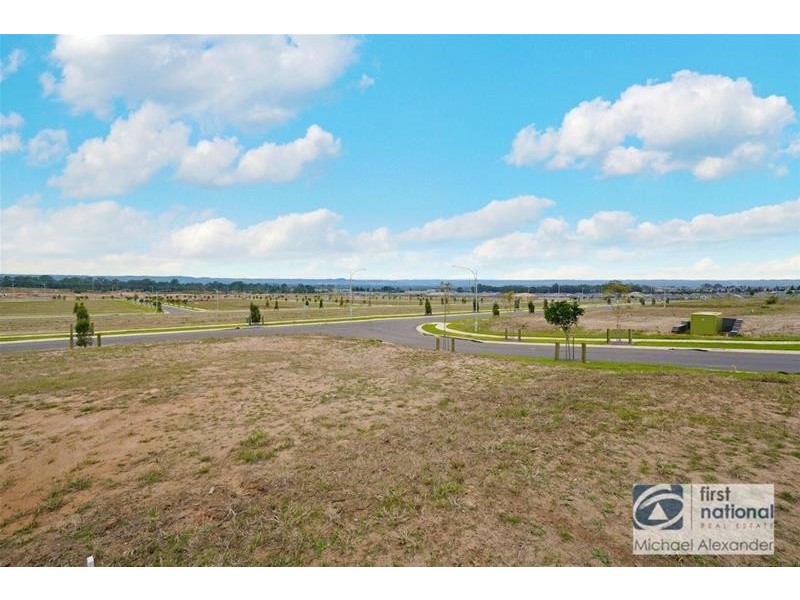 8 Hurst Street, Spring Farm NSW 2570