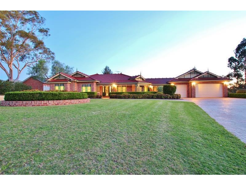 4 William Dowle Place, Grasmere NSW 2570