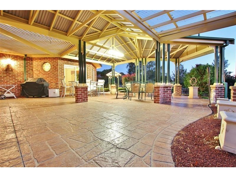 4 William Dowle Place, Grasmere NSW 2570