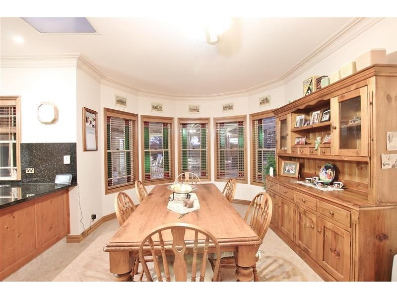 4 William Dowle Place, Grasmere NSW 2570