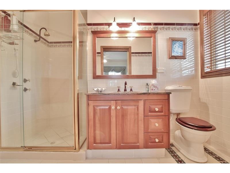 4 William Dowle Place, Grasmere NSW 2570