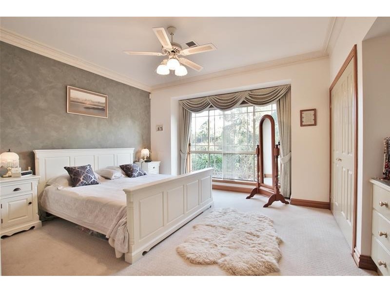 4 William Dowle Place, Grasmere NSW 2570