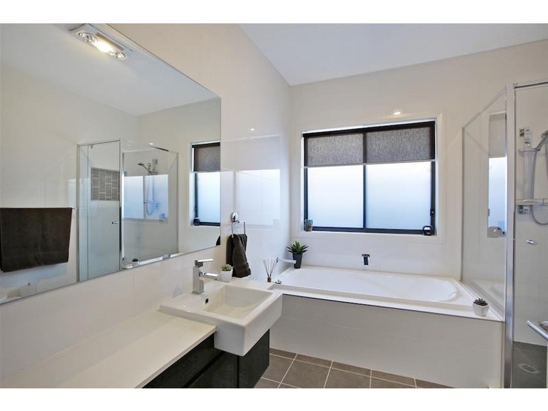 6 Donovan Boulevard, Gregory Hills NSW 2557