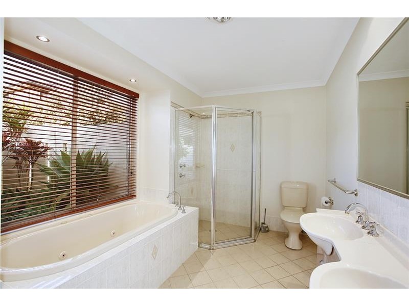 5 Sir Warwick Fairfax Drive, Harrington Park NSW 2567