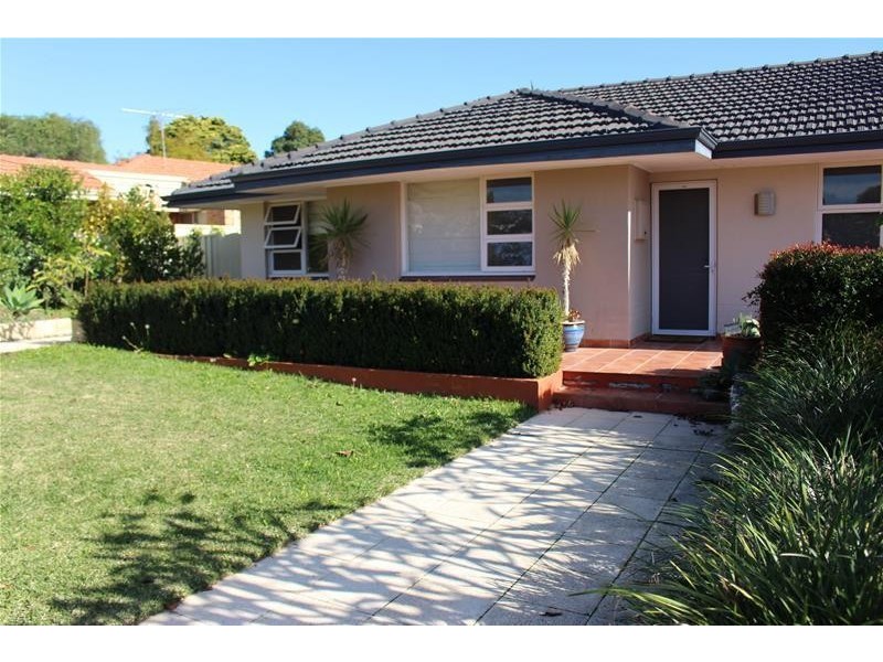 59 Redwood Crescent, Melville WA 6156