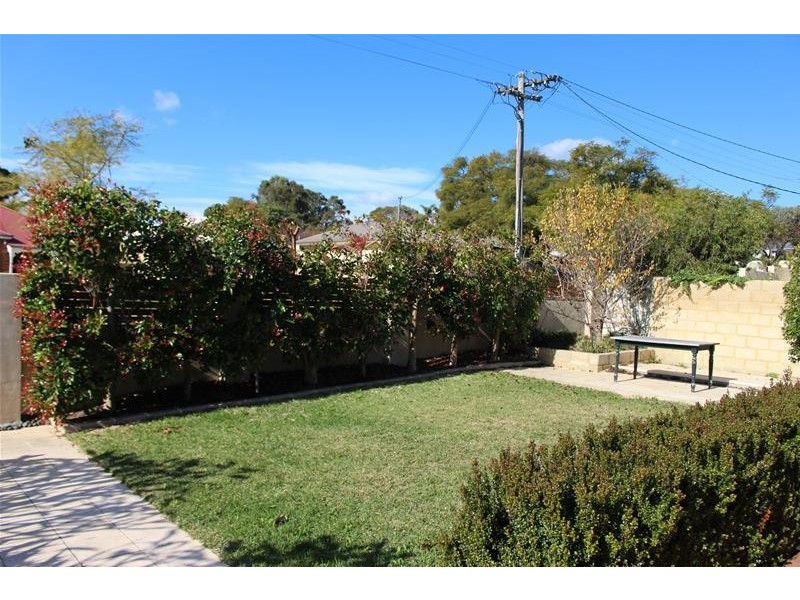 59 Redwood Crescent, Melville WA 6156