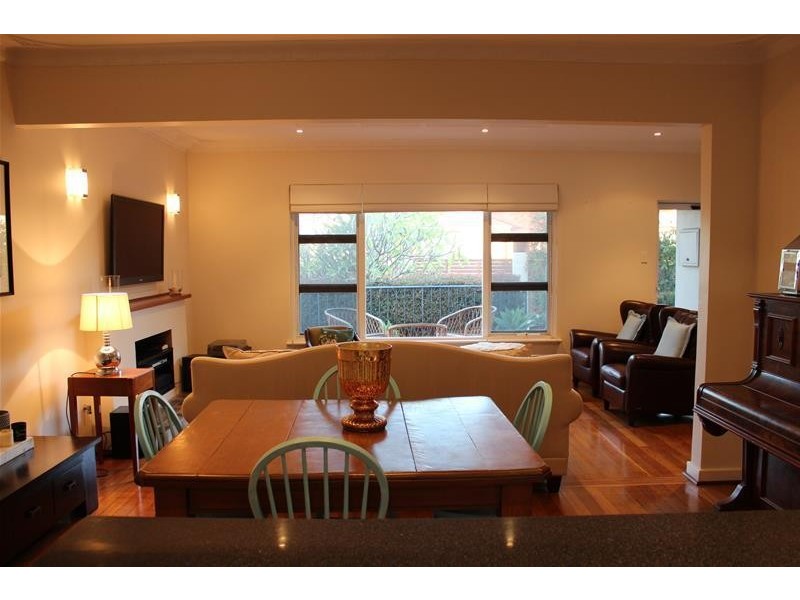 59 Redwood Crescent, Melville WA 6156