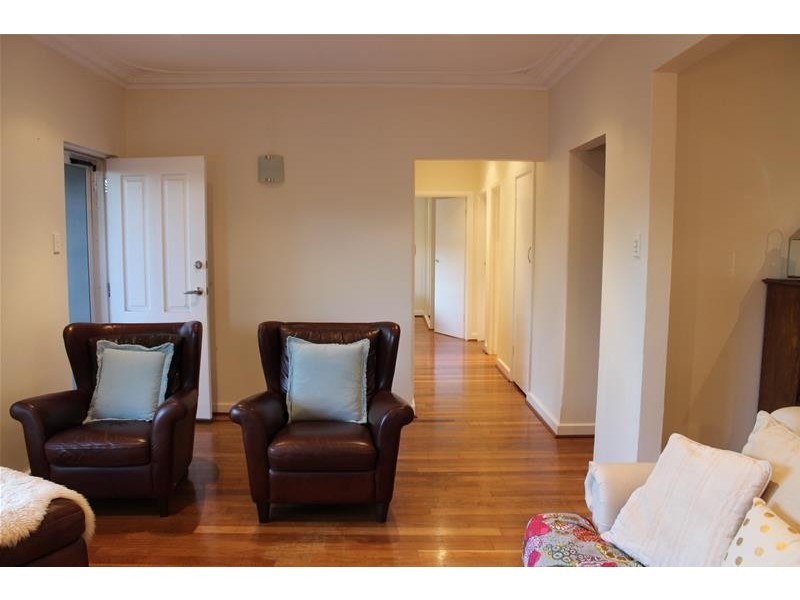 59 Redwood Crescent, Melville WA 6156