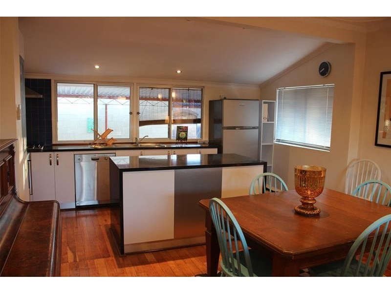 59 Redwood Crescent, Melville WA 6156