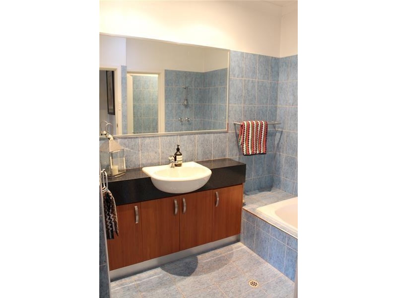 59 Redwood Crescent, Melville WA 6156