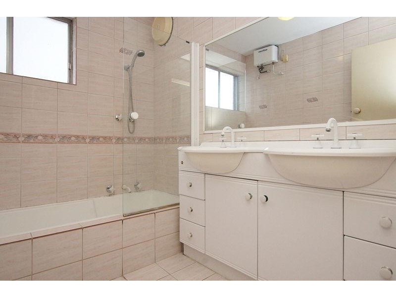 19/132 Mounts Bay Road, Perth WA 6000