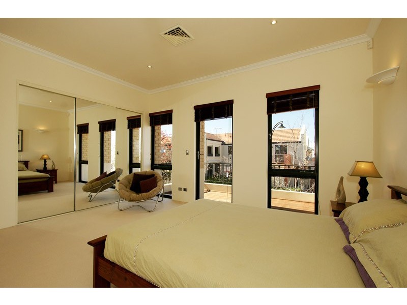 5 Tallow Tree Crescent, Subiaco WA 6008