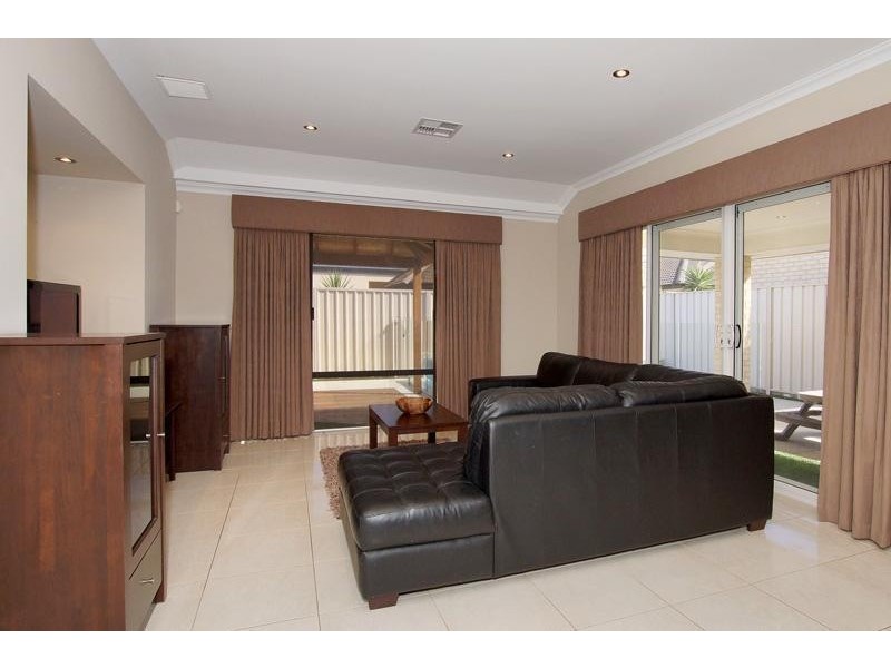 46 Honeymyrtle Turn, Stirling WA 6021