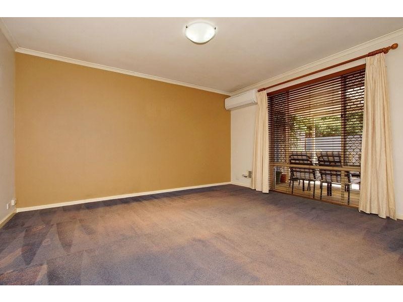 4/2 Bland Place, Beechboro WA 6063