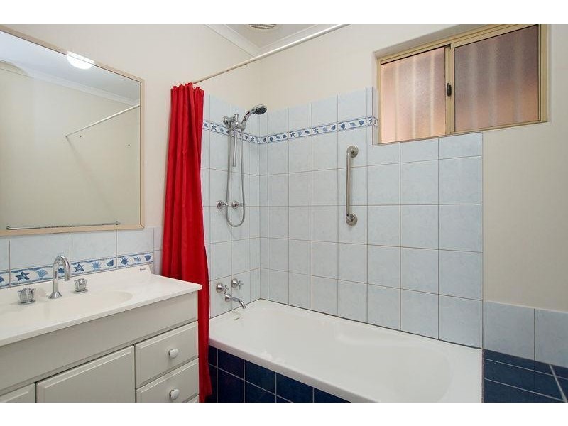 4/2 Bland Place, Beechboro WA 6063