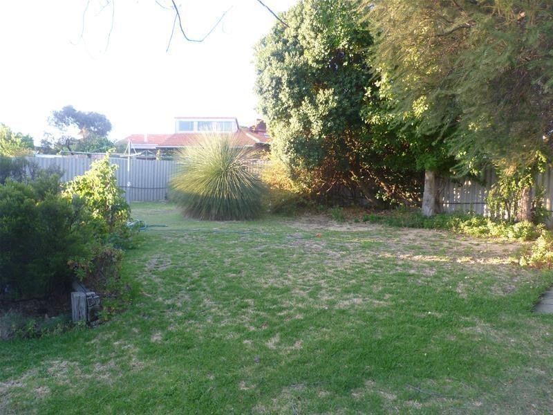 24 Poynter Drive, Duncraig WA 6023