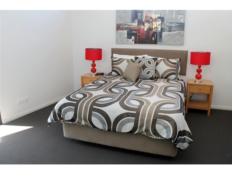 18/2 Points Way, Cockburn Central WA 6164