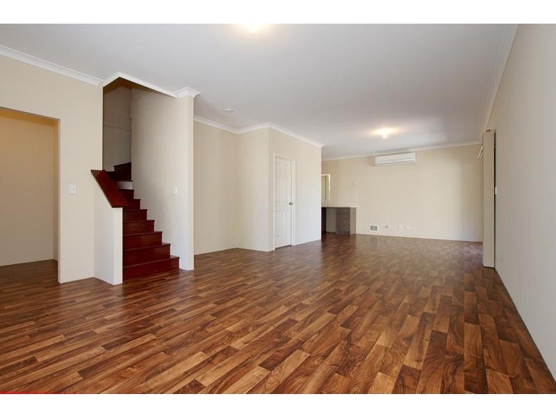 2/42 McGlinn Way, Cloverdale WA 6105