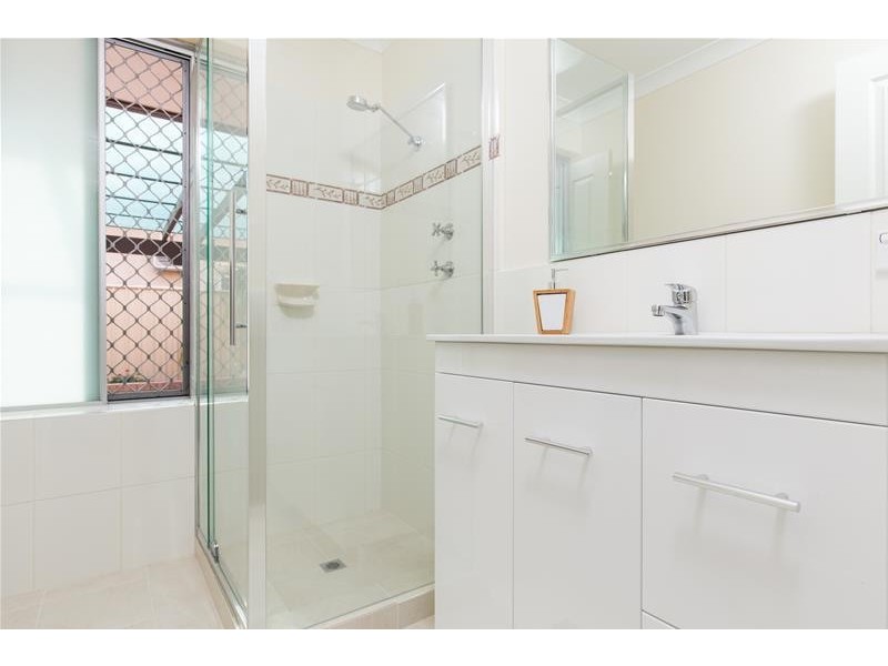 3/8 Elsfield Way, Bassendean WA 6054