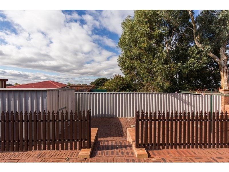3/8 Elsfield Way, Bassendean WA 6054
